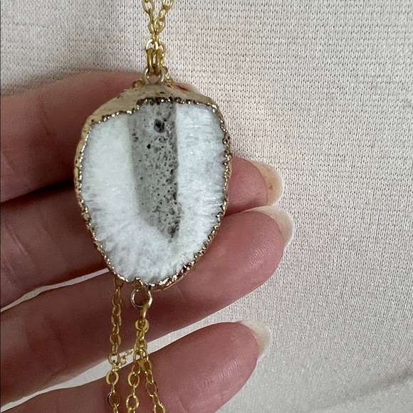 Elegant Gold Necklace Body Chain with White and Gray Agate Druzy Stone Pendant - Picture 5 of 6
